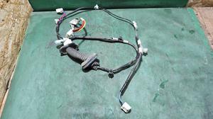 Проводка двери задней правой R TOYOTA Camry 82153-33250