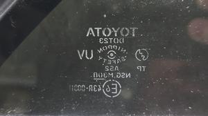 Форточка двери задней правой R TOYOTA Camry 68123-33060