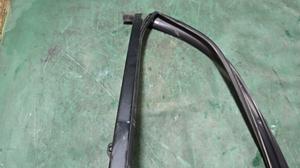 Уплотнитель стекла внутренний задний правый R TOYOTA Camry 68142-33090