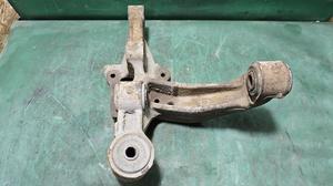 Кулак задний правый R TOYOTA Camry 42304-48010