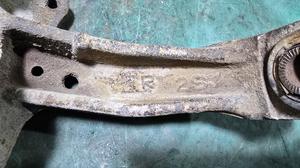 Кулак задний правый R TOYOTA Camry 42304-48010