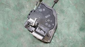 Замок двери задней левой L TOYOTA Camry 69060-33120