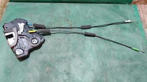 Замок двери передней правой R TOYOTA Camry 69030-33290