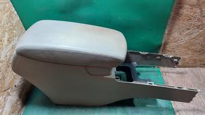 Подлокотник центральный TOYOTA Camry 58810-33200