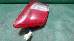 Фонарь задний внутренний правый R TOYOTA Camry 81581-33120
