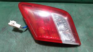 Фонарь задний внутренний правый R TOYOTA Camry 81581-33120