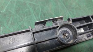 Кронштейн бампера заднего правый R TOYOTA Camry 52157-33010
