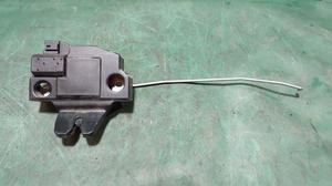 Замок крышки багажника TOYOTA Camry 64600-33130