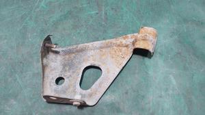 Кронштейн бампера заднего нижний правый R