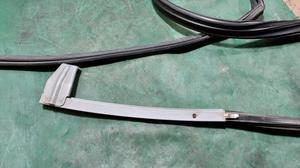 Уплотнитель стекла внутренний передний правый R TOYOTA Camry 68141-33090