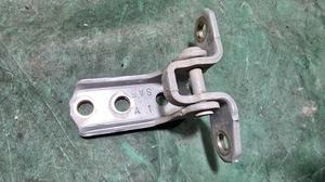 Петля двери передней левой L нижняя L200/5