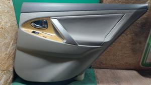 Обшивка двери задняя правая R TOYOTA Camry 67630-33820