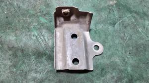 Кронштейн крыла передний правый R TOYOTA Camry 53835-33060