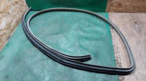 Уплотнитель кабины передний правый R TOYOTA Camry 62311-33070