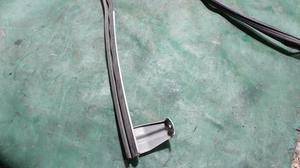 Уплотнитель стекла внутренний передний правый R TOYOTA Camry 68141-33090