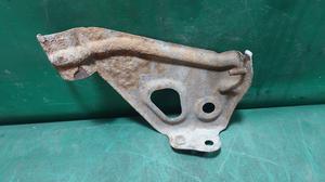 Кронштейн бампера заднего нижний левый L TOYOTA Camry 61648-33040