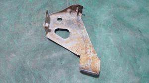 Кронштейн бампера заднего нижний правый R TOYOTA Camry 61647-33040