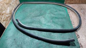 Уплотнитель кабины передний правый R TOYOTA Camry 62311-33070