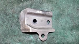 Кронштейн крыла передний правый R