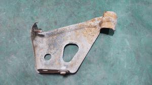 Кронштейн бампера заднего нижний правый R TOYOTA Camry 61647-33040