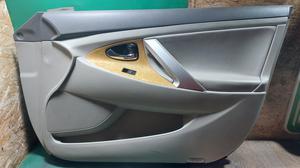 Обшивка двери передняя правая R TOYOTA Camry 67610-33B70