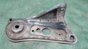 Кронштейн переднего подрамника левый L TOYOTA Camry 51036-33020