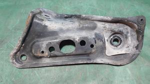Кронштейн переднего подрамника левый L TOYOTA Camry 51036-33020