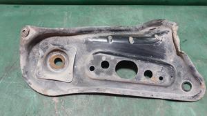 Кронштейн переднего подрамника правый R TOYOTA Camry 51035-33030