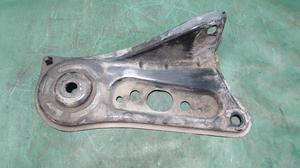 Кронштейн переднего подрамника левый L TOYOTA Camry 51036-33020