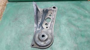 Кронштейн переднего подрамника левый L TOYOTA Camry 51036-33020
