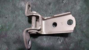 Петля двери задней правой R нижняя TOYOTA Camry 68770-52031