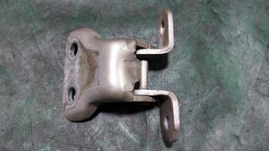 Петля двери передней правой R нижняя TOYOTA Camry 68730-33021