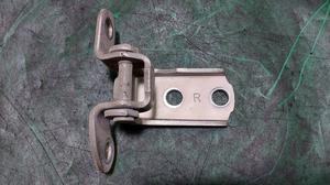 Петля двери задней правой R нижняя TOYOTA Camry 68770-52031