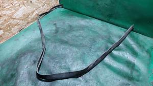 Уплотнитель капота