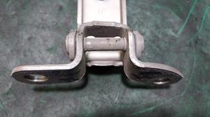 Петля двери задней правой R нижняя TOYOTA Camry 68770-52031