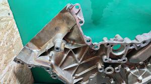 Крышка двигателя передняя 1UR-FE TLC200 TOYOTA Land Cruiser 200 None