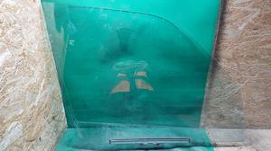 Стекло двери передней правой R