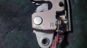 Замок борта правый R G8 TOYOTA HiluxTOYOTA Hilux 65780-0K010