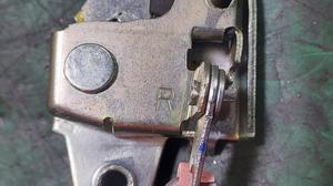 Замок борта правый R G8 TOYOTA HiluxTOYOTA Hilux 65780-0K010