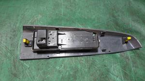 Блок управления стеклоподъёмниками передний левый L G7 TOYOTA Hilux 84820-0K021