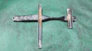 Кронштейн аккумулятора левый L G7 TOYOTA Hilux 74404-0K071