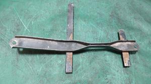 Кронштейн аккумулятора левый L G7 TOYOTA Hilux 74404-0K071