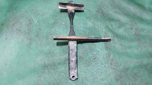 Кронштейн аккумулятора левый L G7 TOYOTA Hilux 74404-0K071