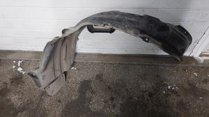 Подкрылок передний R G7