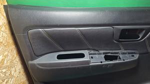 Обшивка двери задняя левая L G7 TOYOTA Hilux None