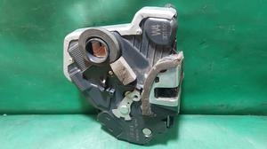 Замок двери передней R TLC200