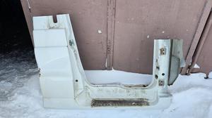 Боковая часть кабины порог правая R