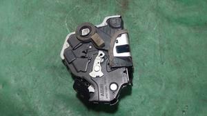 Замок двери передней R TLC200 TOYOTA Land Cruiser 200 69030-53090