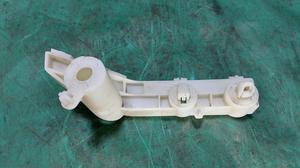 Кронштейн бампера передний правый R L200/5 MITSUBISHI L200 6400J288