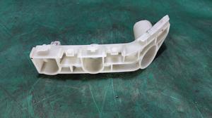 Кронштейн бампера передний правый R L200/5 MITSUBISHI L200 6400J288